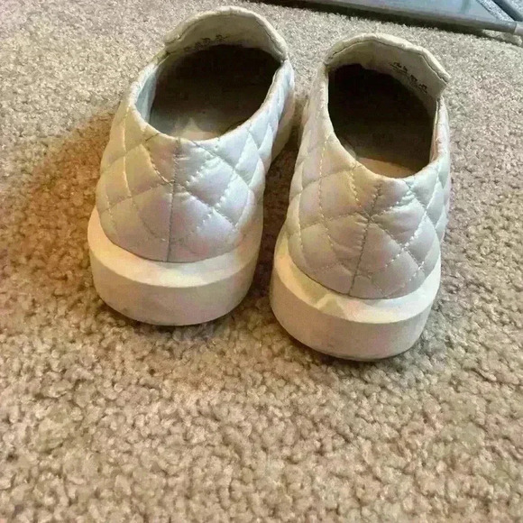 Franco Sarto iridescent white quilted slip on sneaker size 8.5M women’s like new - Picture 6 of 6